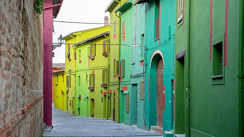 Tour a ghizzano il borgo colorato